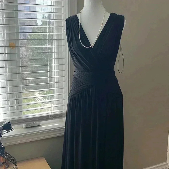 ❤️Host Picks❤️[XS]BCBGMAXAzria Black Moroccan  Draped Jersey V Gown Maxi Dress. - Picture 1 of 14